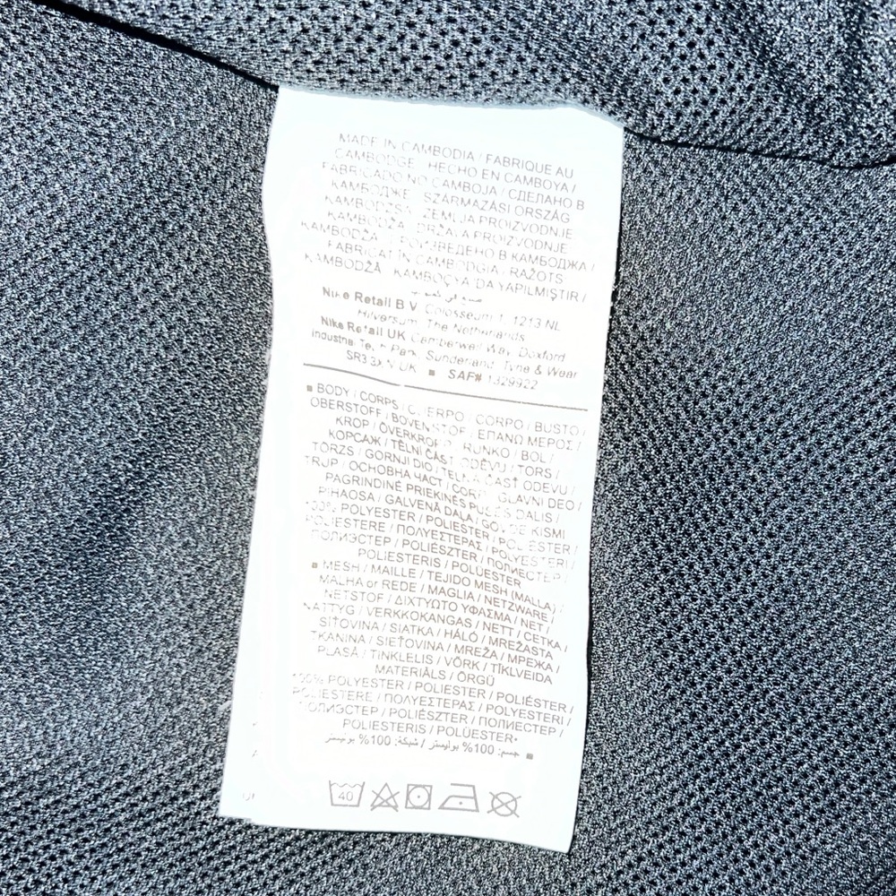 Nike Sporty Classy Black and White Women's Windbreaker Jacket - Picture 9 of 9